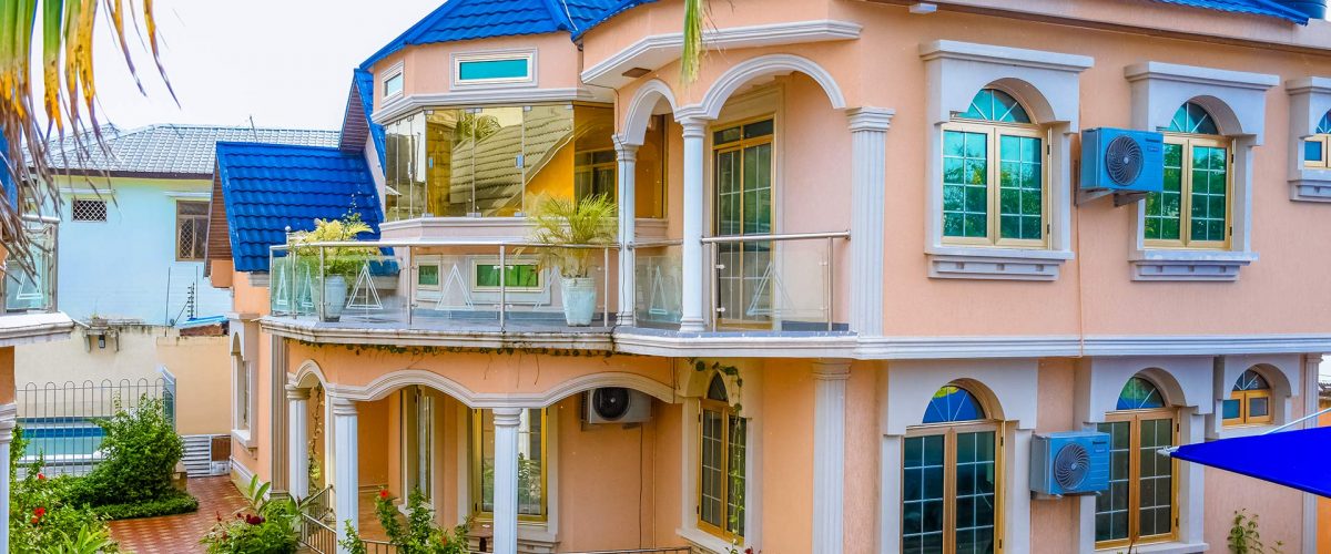 Albatross-villa-slide 2